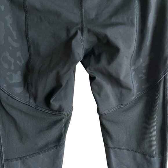 Lululemon Mesh With Me Crop Size 4 Animal Swirl Embossed Black Camo - Picture 9 of 13